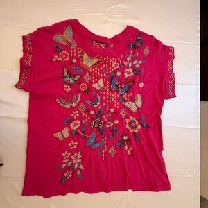EUC Johnny Was Mariposa Relaxed Tee in Rose Violet, Size Medium